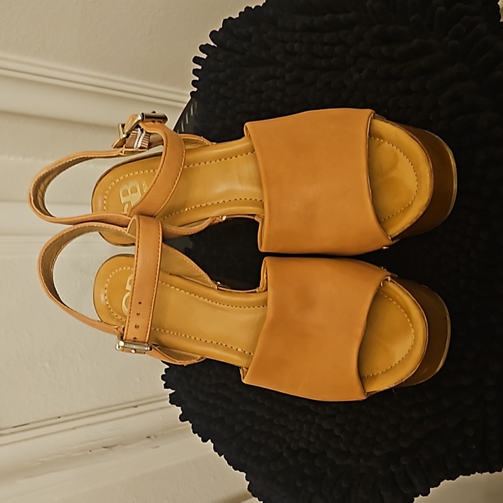 Women Gianni Bini Scandals